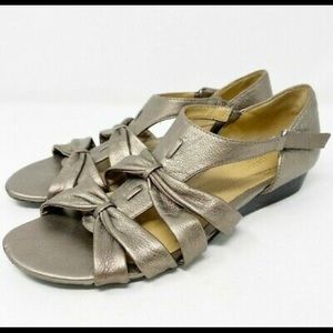Naturalizer N5 Comfort US 9.5 M Gold Leather JOSLIN Sandals